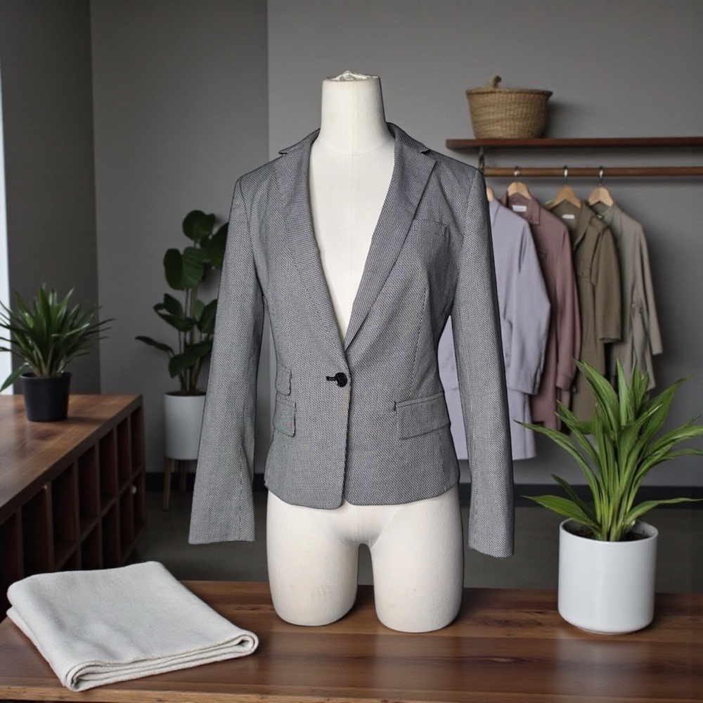 Banana Republic Tailored Gray Blazer – Classic & Polished - Sz 2